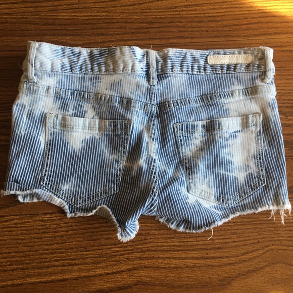 Shorts - Picture 2 of 3